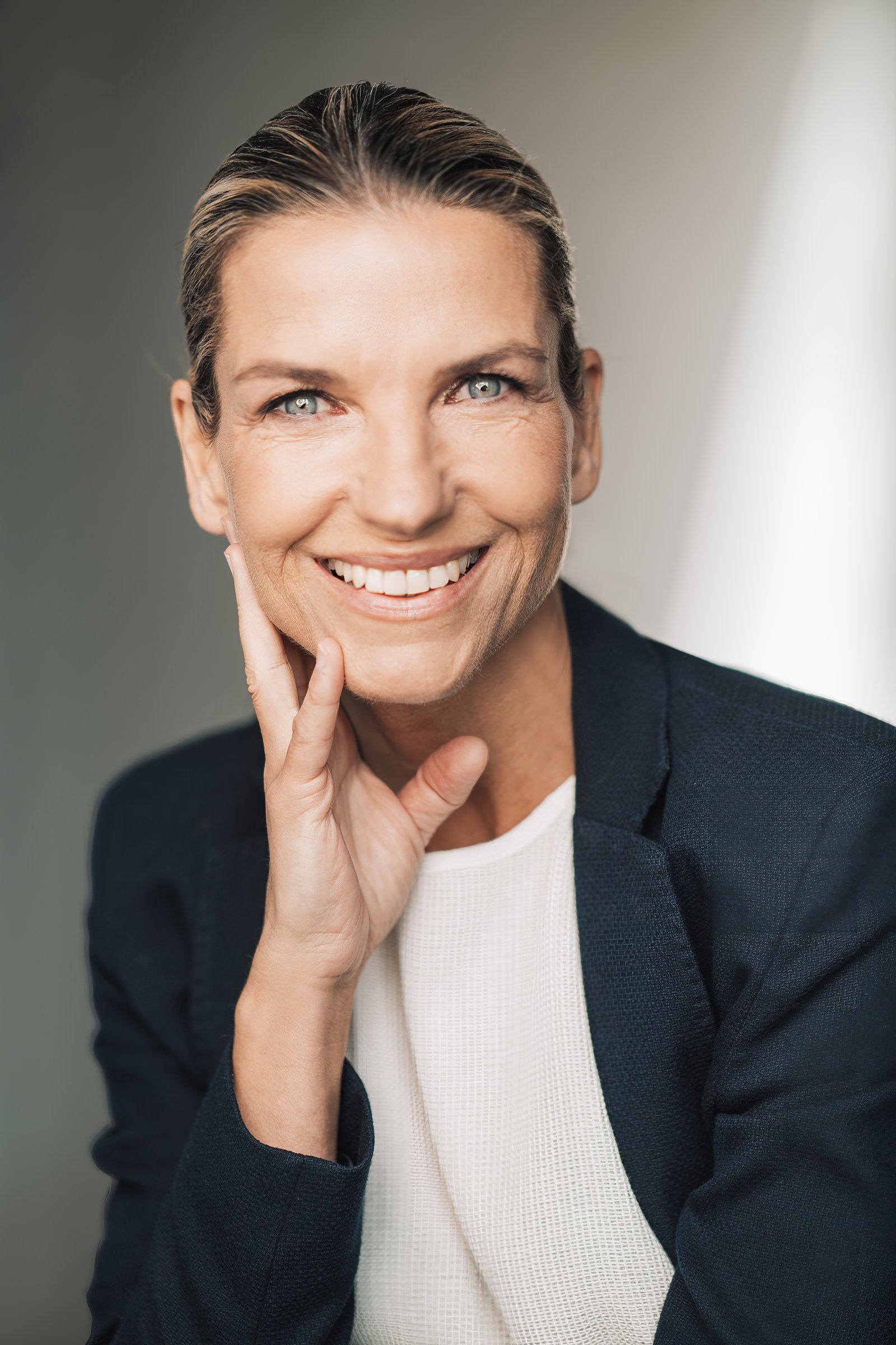 Karriere Portrait mit schlanker Hochformat-Bildsprache